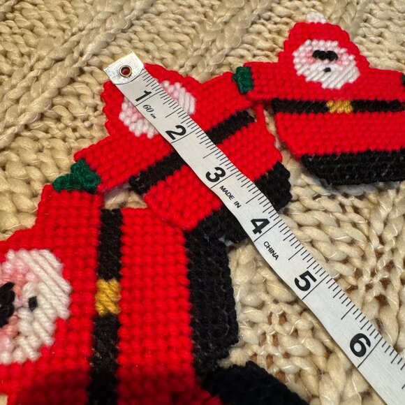 FINISHED Plastic Canvas SANTAS WREATH 12”Santa clause vintage Design Works - Picture 6 of 6